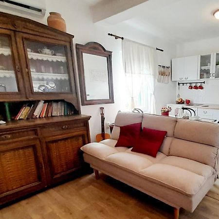 Dida Roko, Rustikalni Apartman S Terasom Kaštela エクステリア 写真